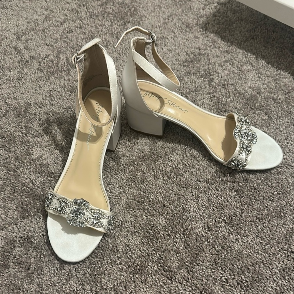 Betsey Johnson White Heeled Sandals - Picture 4 of 9